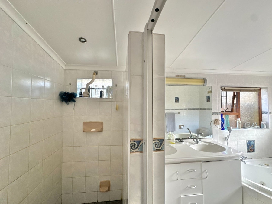 4 Bedroom Property for Sale in Bergsig Western Cape